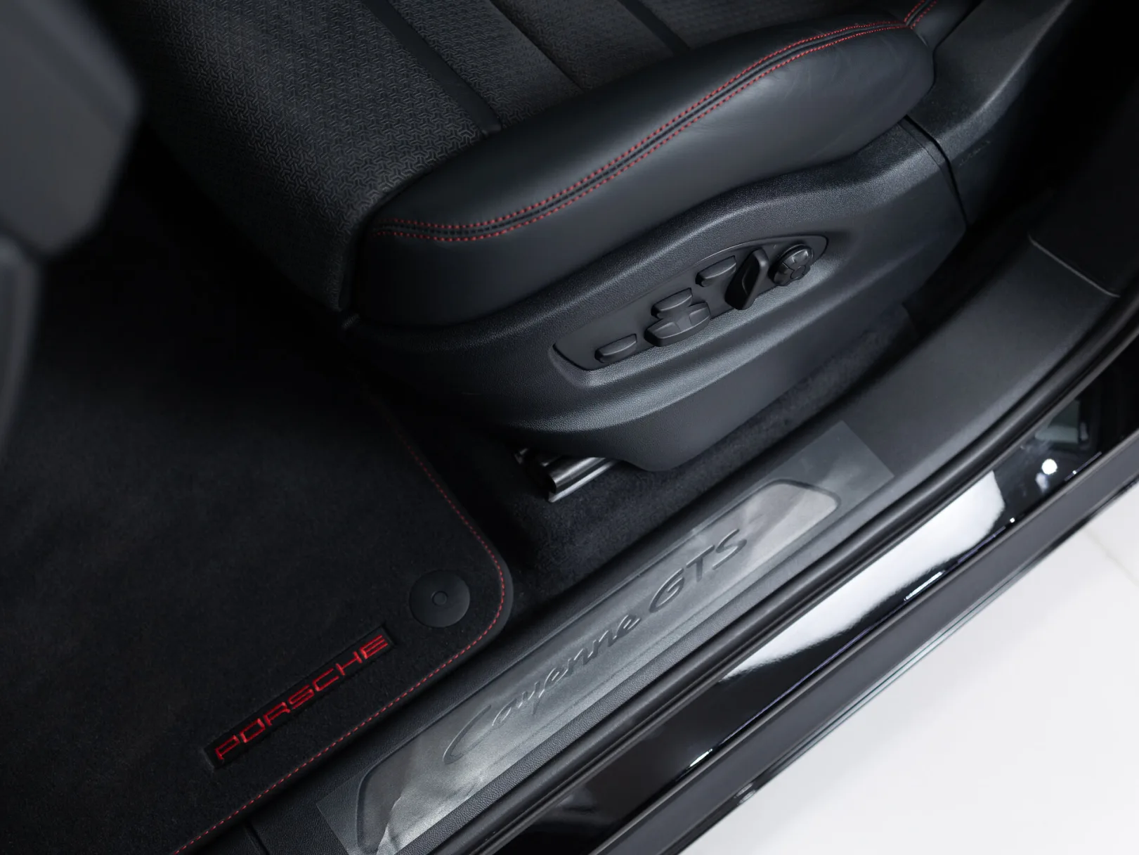 Porsche Cayenne GTS III Рестайлинг, 2024 — экстерьер, фото 11