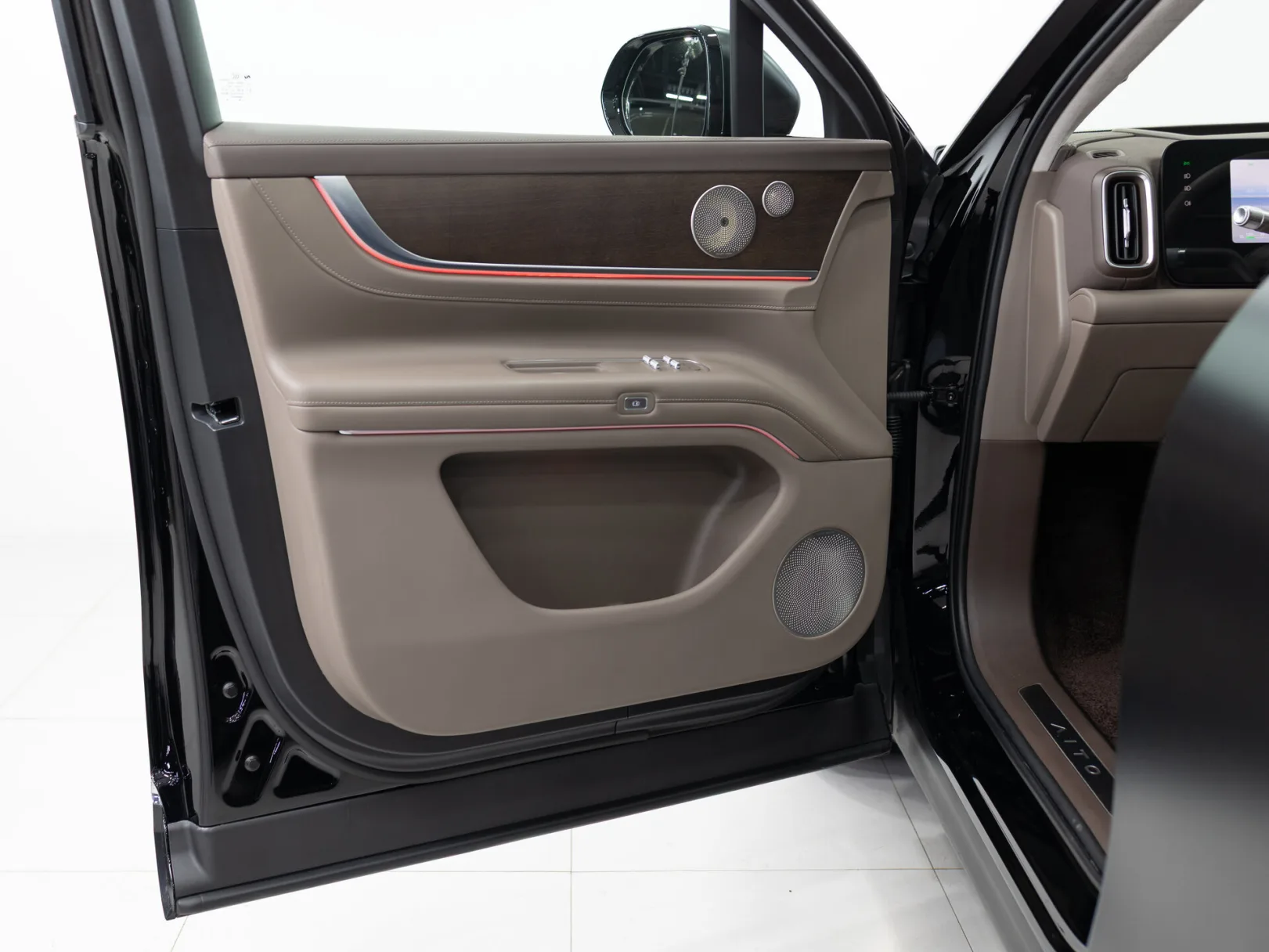 Aito M9 Max Extended Range 6-seater I, 2025 — экстерьер, фото 7