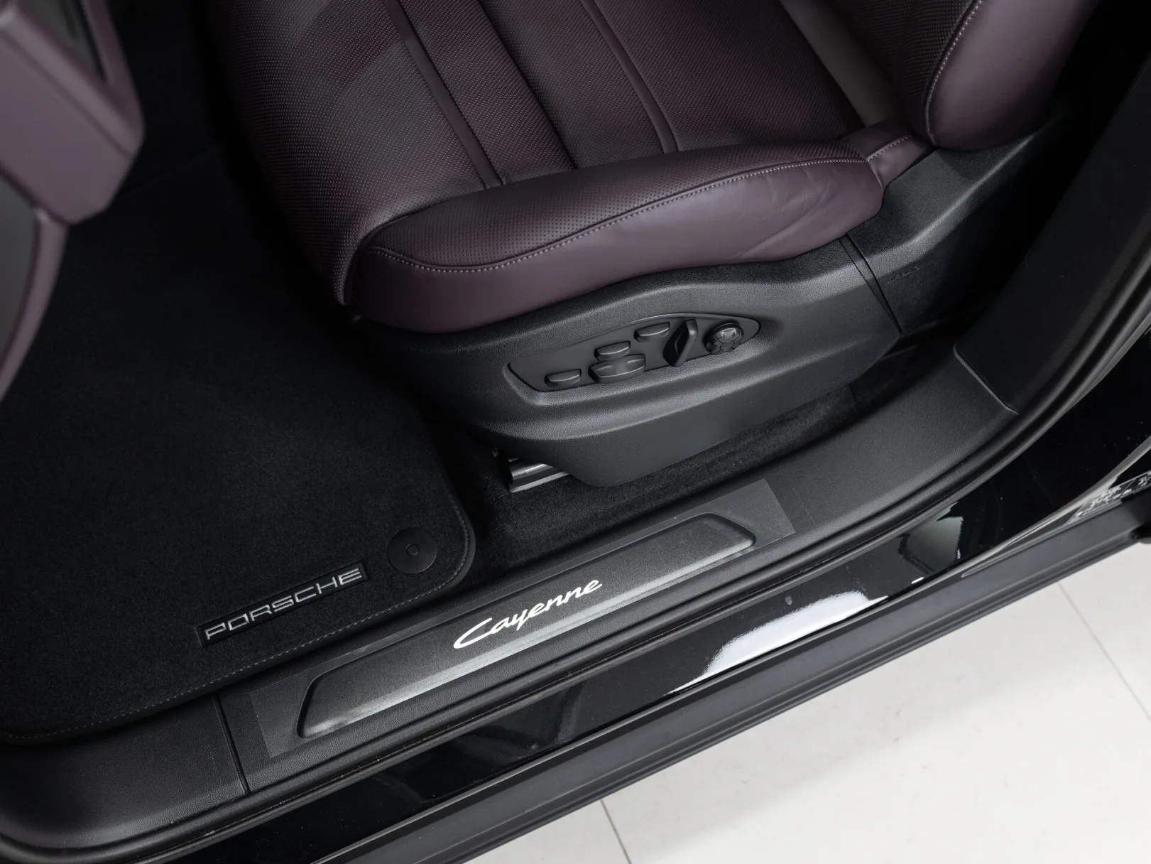 Porsche Cayenne Базовая III Рестайлинг, 2026 — экстерьер, фото 12