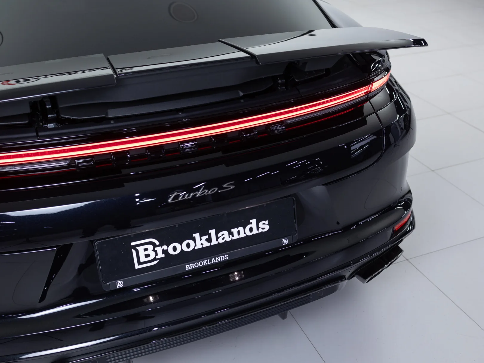 Porsche Panamera Turbo S E-Hybrid III, 2024 — экстерьер, фото 40