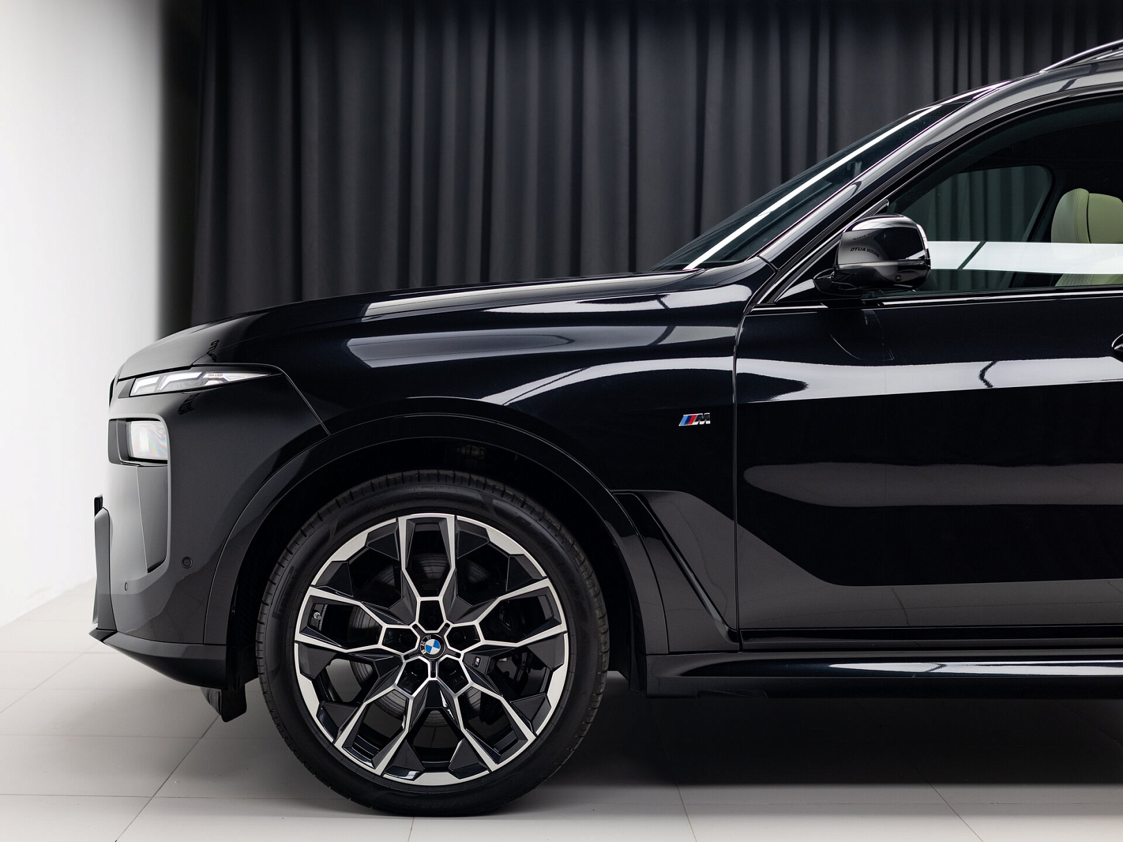 BMW X7 xDrive40d M Sport Pro I (G07) Рестайлинг, 2025 — экстерьер, фото 38