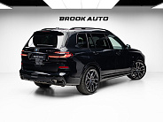 BMW X7 xDrive40d M Sport Pro I (G07) Рестайлинг, 2025 — экстерьер, фото 4