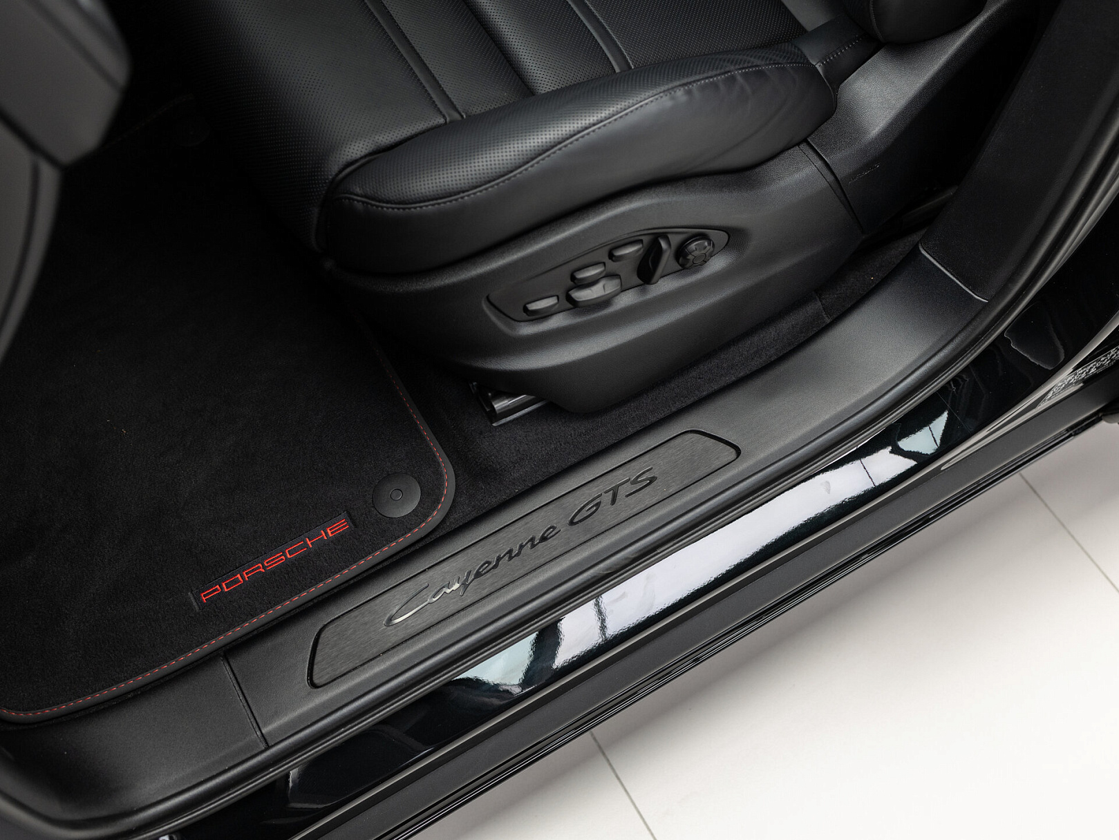 Porsche Cayenne GTS Coupé III Рестайлинг, 2026 — экстерьер, фото 13