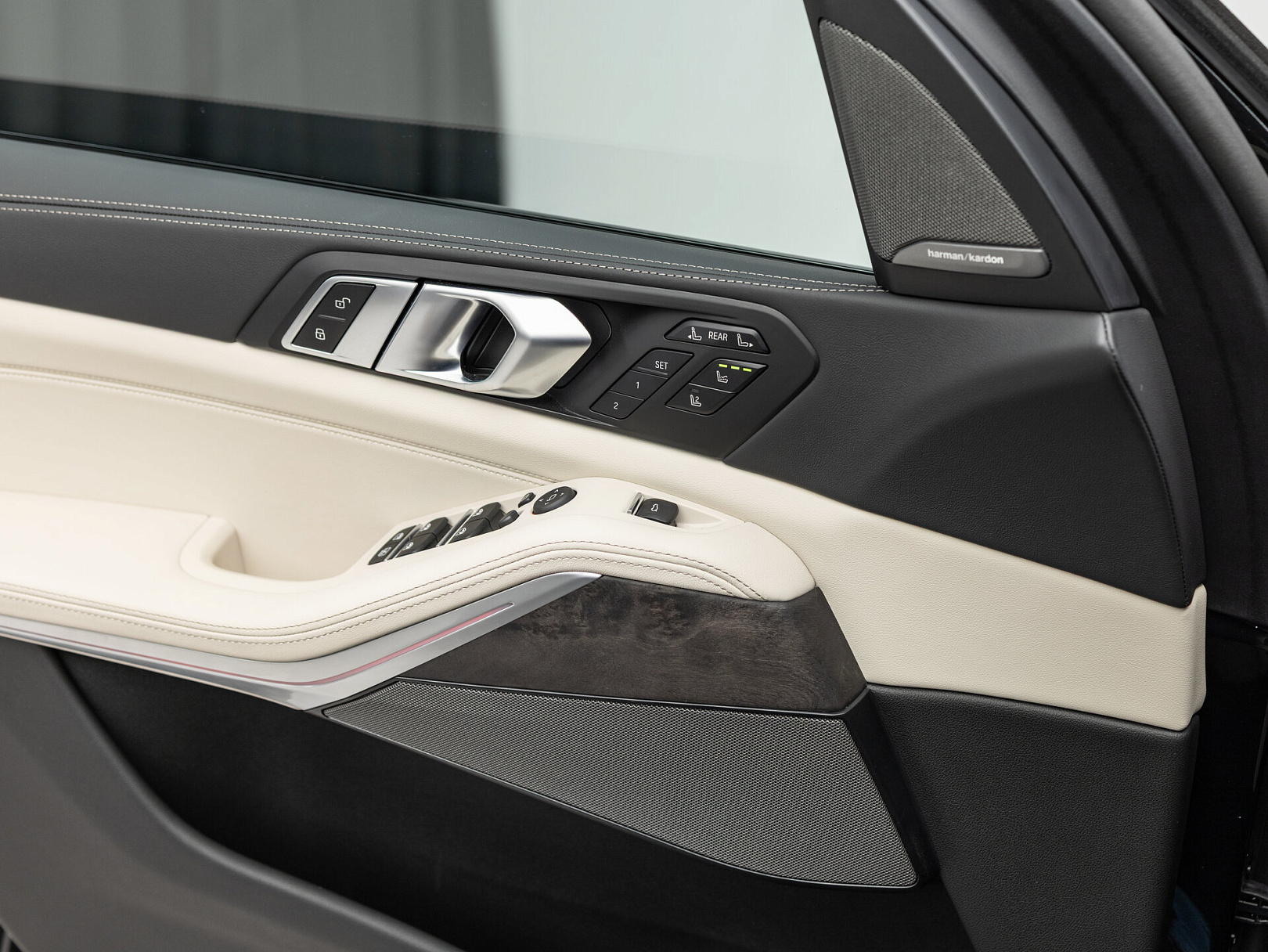 BMW X7 xDrive40d M Sport Pro I (G07) Рестайлинг, 2025 — экстерьер, фото 9